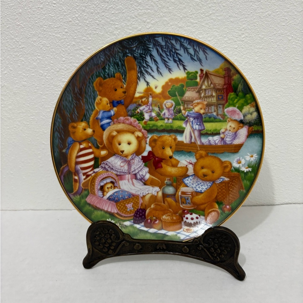 A Teddy Bear Picnic Limited Edition LA2809 Porcelain Plate Franklin Mint